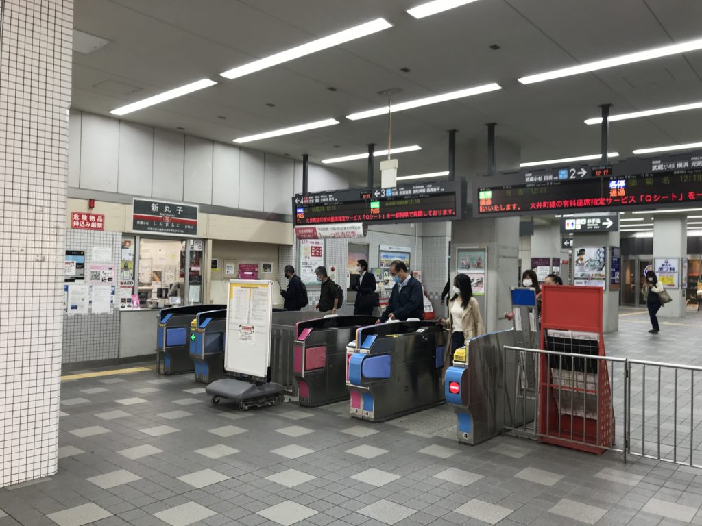 MG09_新丸子駅改札
