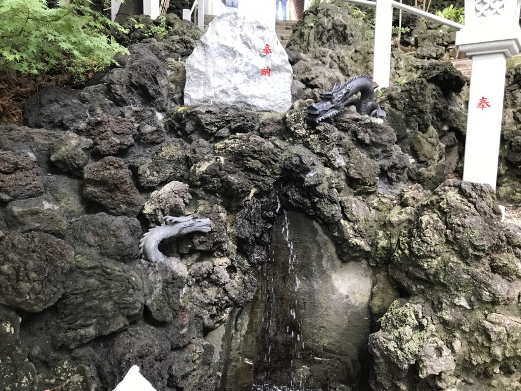 MG09_多摩川浅間神社参道白糸の滝