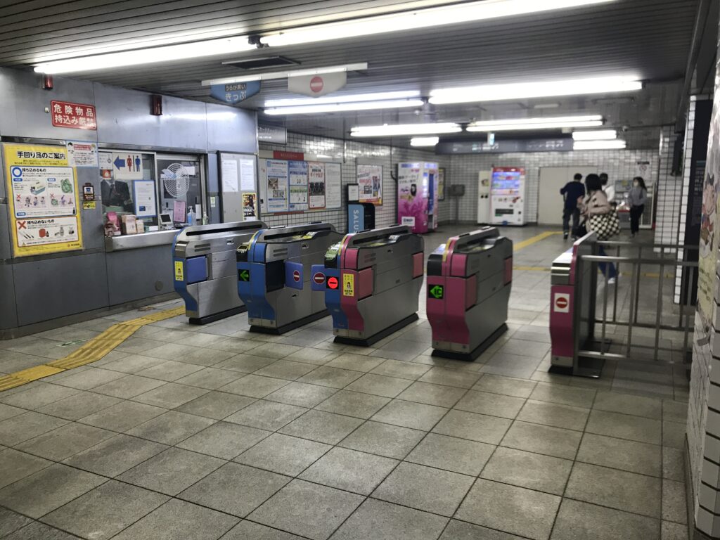 DT04_駒沢大学駅改札
